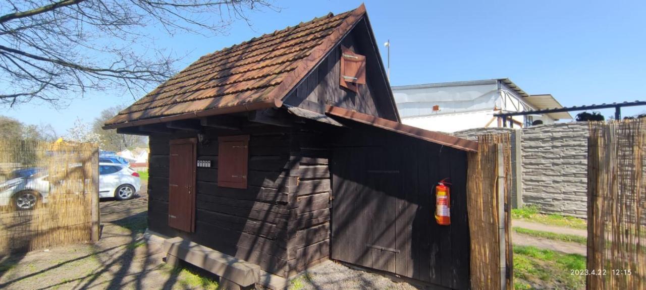 Hotel Rybolov pro děti a dospělé à Lázně Bohdaneč Extérieur photo