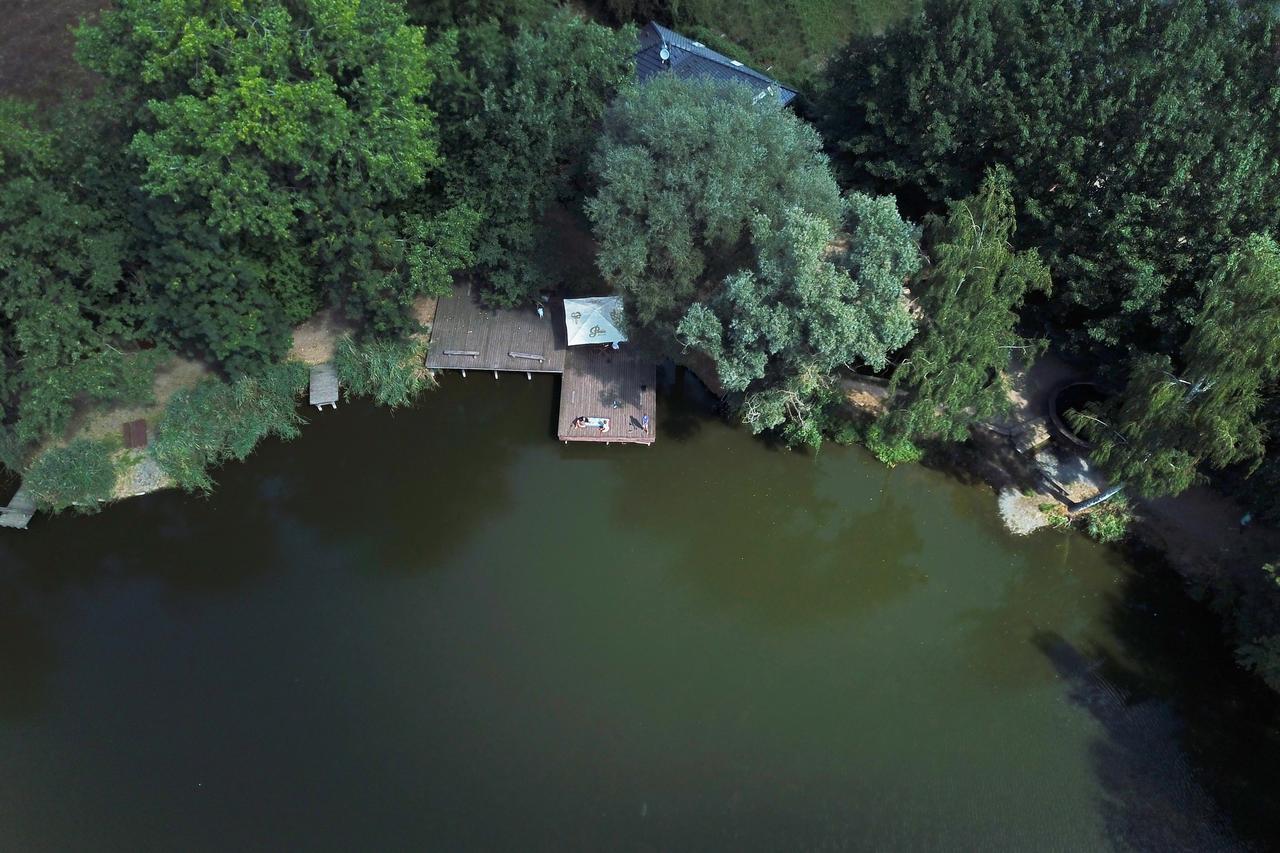 Hotel Rybolov pro děti a dospělé à Lázně Bohdaneč Extérieur photo