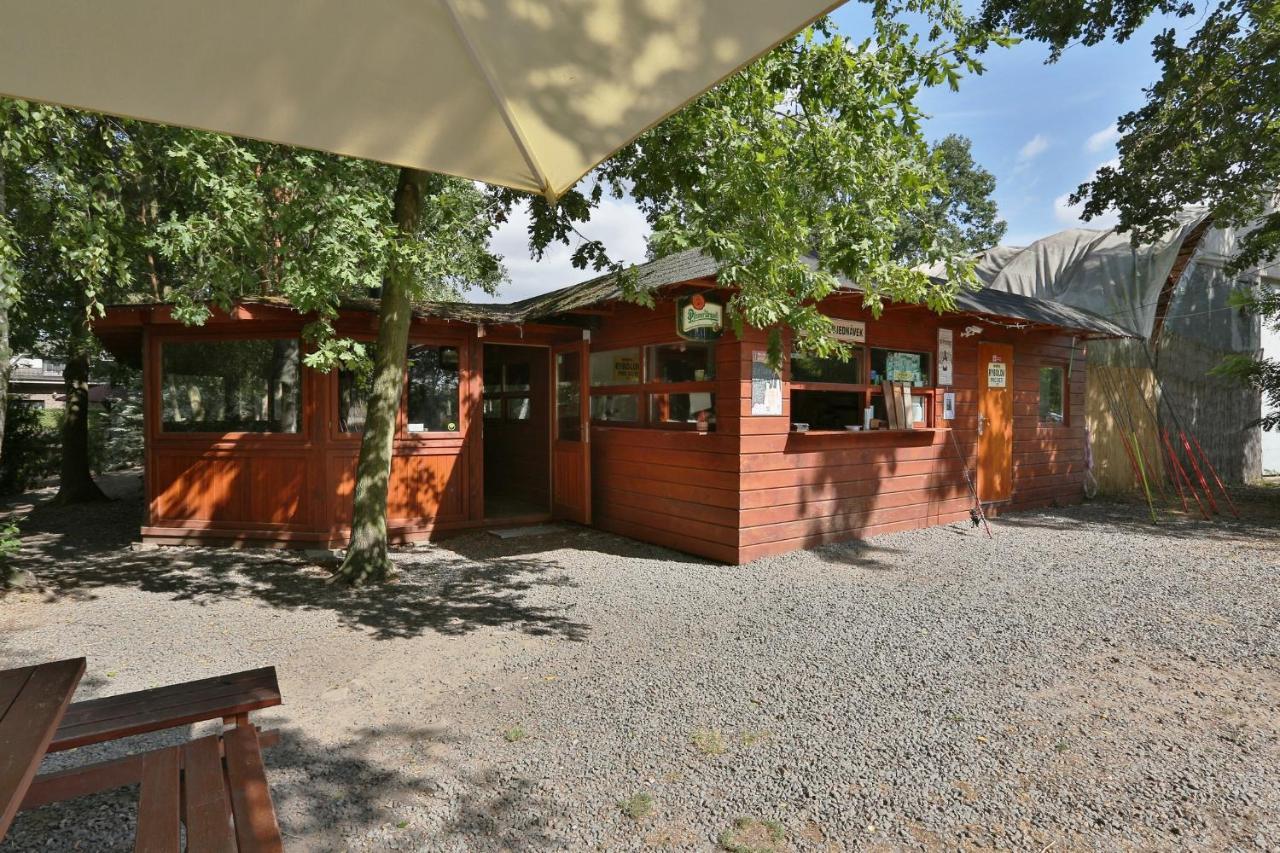 Hotel Rybolov pro děti a dospělé à Lázně Bohdaneč Extérieur photo